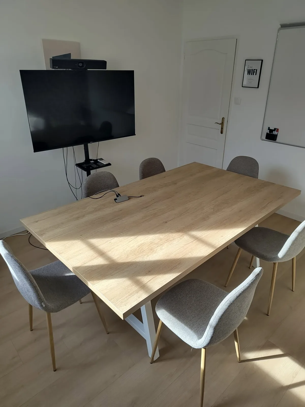Salle de réunion 8 personnes à louer - Scopa Studio Villeurbanne